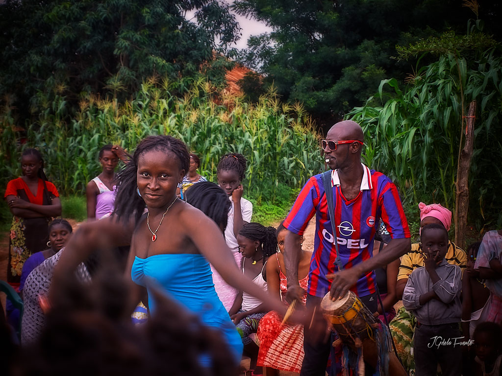 Mindjeris di Guiné nô lanta (Las Mujeres de Guinea nos alzamos)